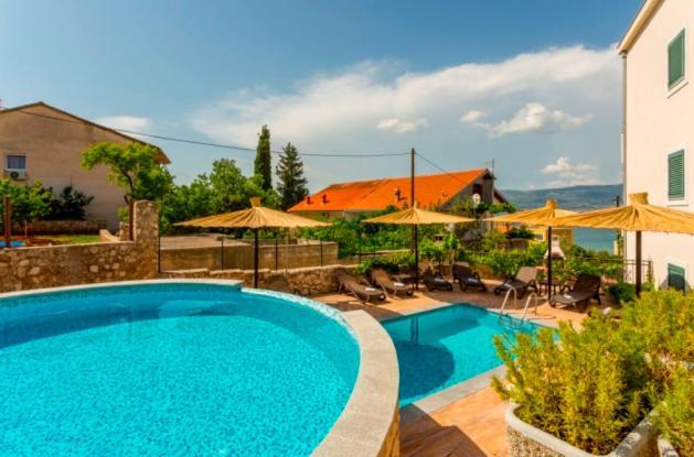 Seaesta Apartment Pool And Beach 斯拉汀 外观 照片