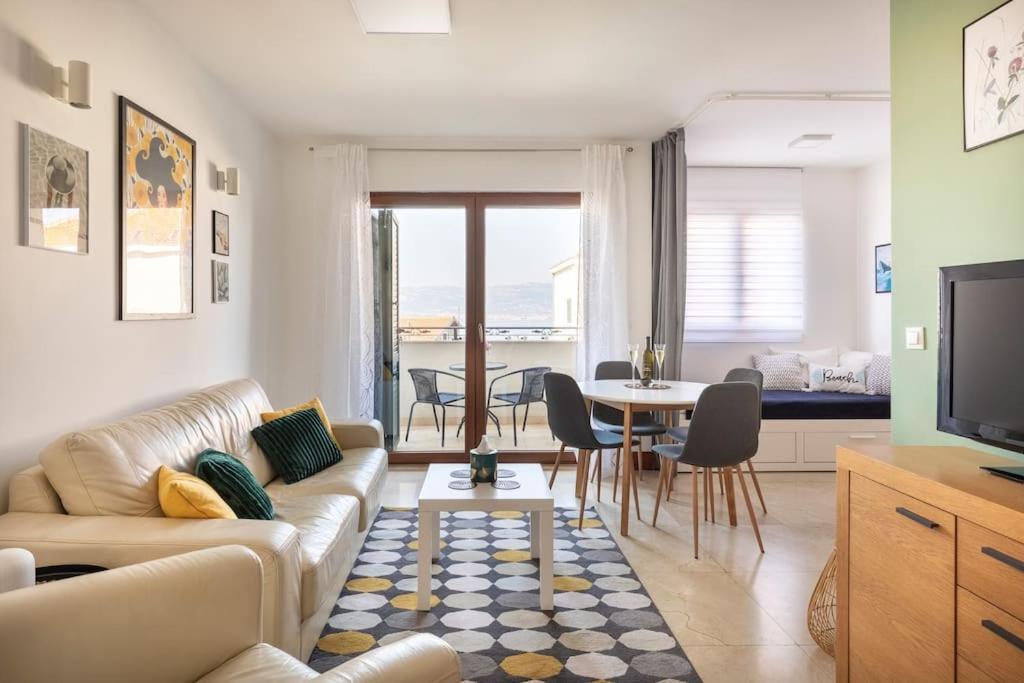 Seaesta Apartment Pool And Beach 斯拉汀 外观 照片