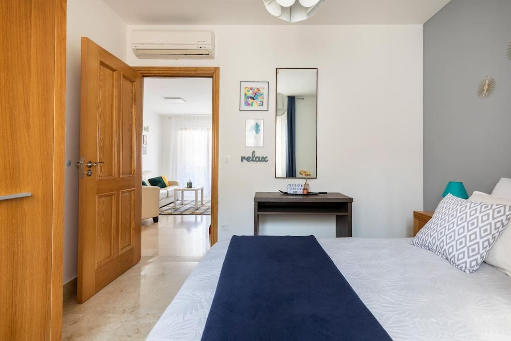 Seaesta Apartment Pool And Beach 斯拉汀 外观 照片