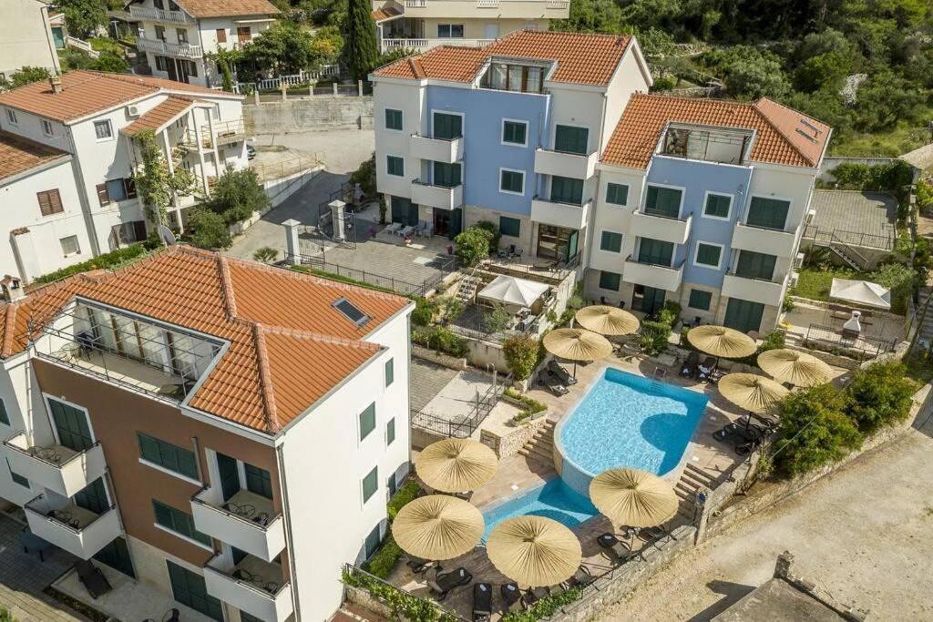 Seaesta Apartment Pool And Beach 斯拉汀 外观 照片