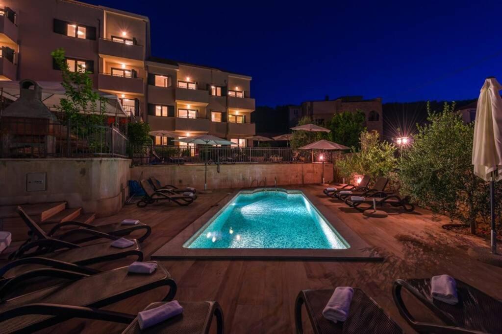 Seaesta Apartment Pool And Beach 斯拉汀 外观 照片