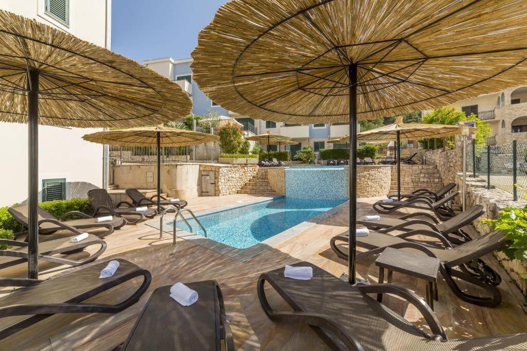 Seaesta Apartment Pool And Beach 斯拉汀 外观 照片